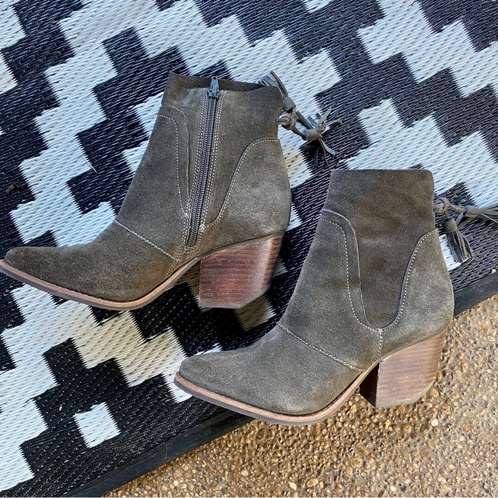 Matisse Laney Boots in Charcoal Grey